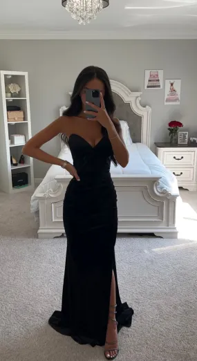 VELVET STRAPLESS FITTED GOWN